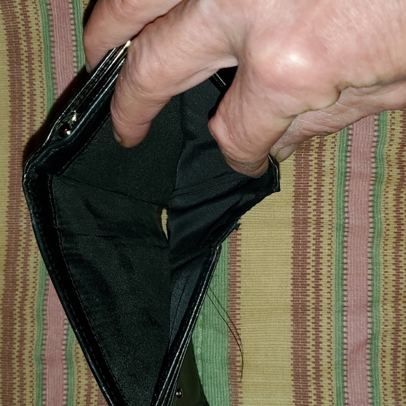 ANN TAYLOR Black Faux Snakeskin Embossed Wallet - Picture 8 of 9